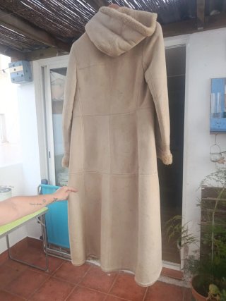 Abrigo largo beige con borreguito