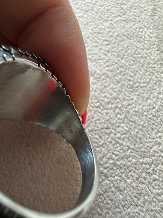 Anello acciaio con puntinisti neri