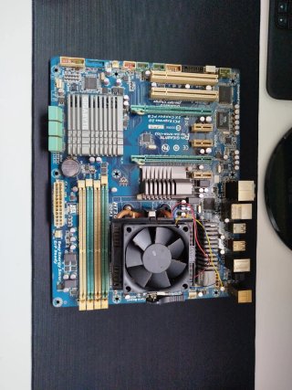 Placa Base Gigabyte AM3+ con procesador incluido