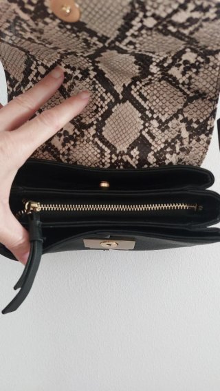 Bolso bandolera piel serpiente y negro
