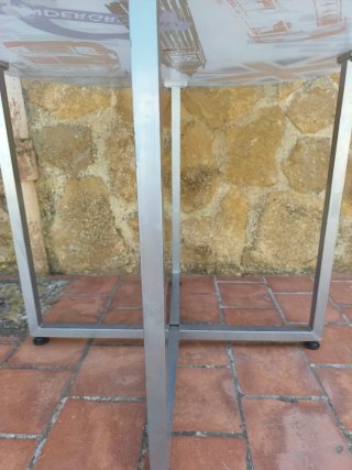 Mesa de cristal y metal con diseño Londres
