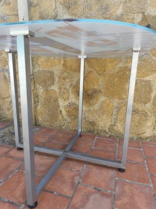 Mesa de cristal y metal con diseño Londres