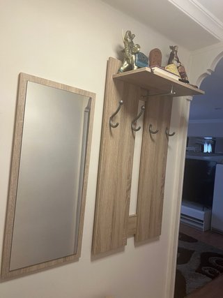 Mueble recibidor madera y plástico