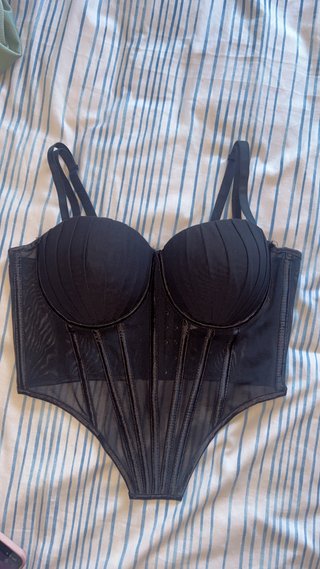 Top lencero negro con tirantes, talla M/L