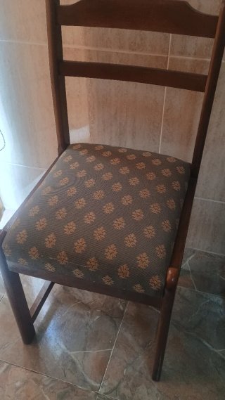 4 sillas iguales e ideales para chalet, campo etc