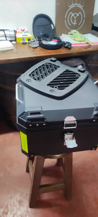 Baúl Moto 57L Negro