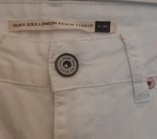 Pantalones blancos de mujer