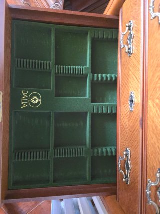 Mueble cubertero de madera