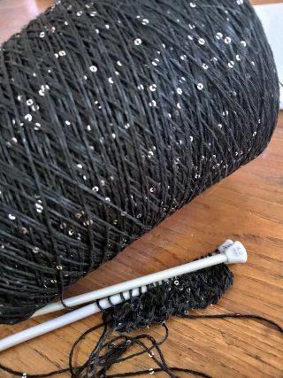 Filato nero con paillettes