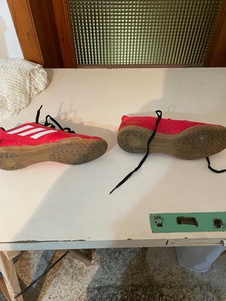 Zapatos de fútbol sala Adidas rojos