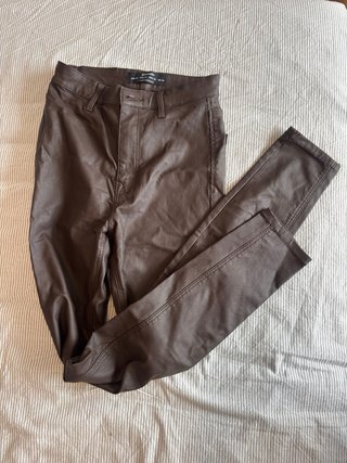 Pantalón skinny efecto cuero marrón chocolate
