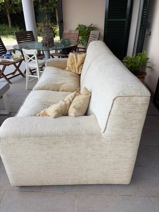 Sofá beige 2,20m largo x 1m fondo