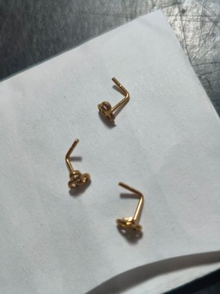 3 Pírcings de oro con diseño de nudo