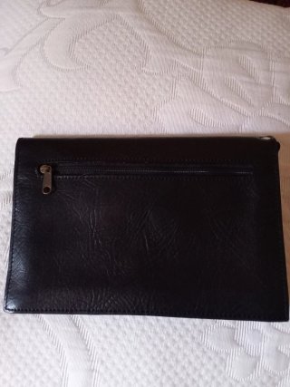 Cartera de mano piel negra