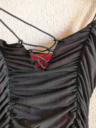 Vestido negro drapeado tirantes