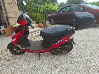 Moto Scooter Alpha motors Roja y Negra