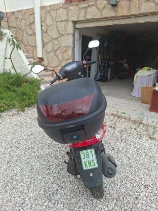 Moto Scooter Alpha motors Roja y Negra