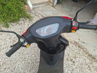 Moto Scooter Alpha motors Roja y Negra