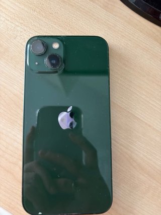 iPhone 13 verde- Muy Cuidado
