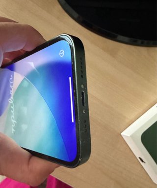 iPhone 13 verde- Muy Cuidado