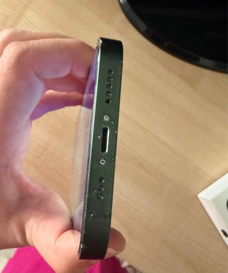iPhone 13 verde- Muy Cuidado