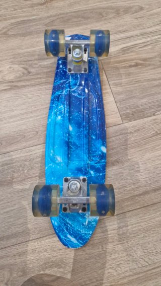 Monopatín infantil 56 cm, ruedas LED