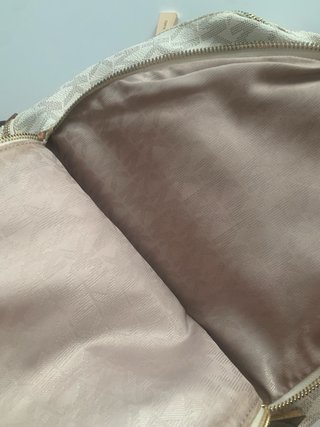 Mochila Michael Kors Beige y Dorada Tachuelas