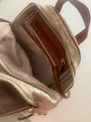 Mochila Michael Kors Beige y Dorada Tachuelas