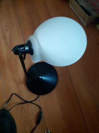 Lámpara de mesa FASE negra y blanca