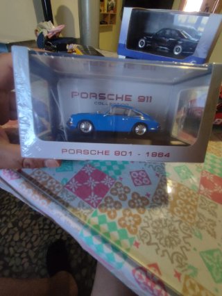 Lotti di vari modelli di auto in scala