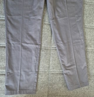 Pantalón Chino Gris Amazon Essentials 40W