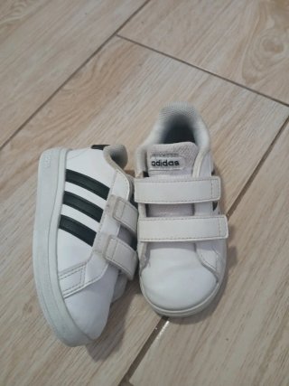 Zapatillas Adidas niño blancas velcro