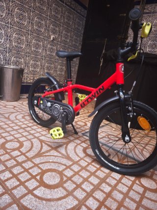 Bicicleta infantil B-Twin roja