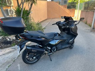 Yamaha TMAX Tech 2025 Dark Magma