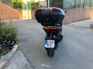 Yamaha TMAX Tech 2025 Dark Magma