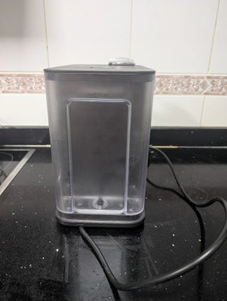 Cafetera Nespresso Negra DeLonghi latissima one