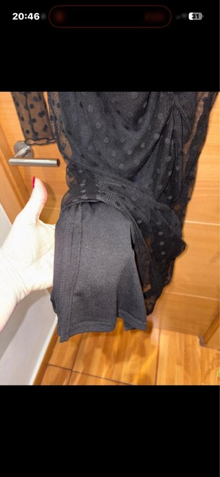 Vestido de tul negro con lunares