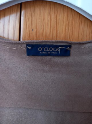 Traje de chaqueta y falda de flecos beige