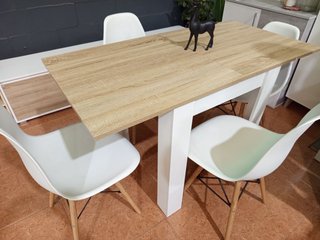 Mesa Auxiliar Extensible con 4 sillas