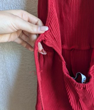 Mono corto rojo espalda descubierta