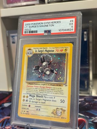 Carta Pokémon Lt. Surge's Magneton Holo EX PSA 5