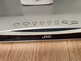 Home Cinema JVC con altavoces