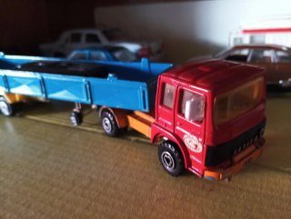 Camión Renault Saviem Majorette Rojo