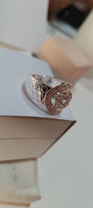 Anillo de plata con circonitas