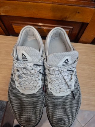 Zapatillas Reebok Gris y Blanco