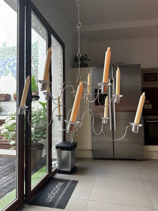 Lámpara candelabro metálico con 10 velas