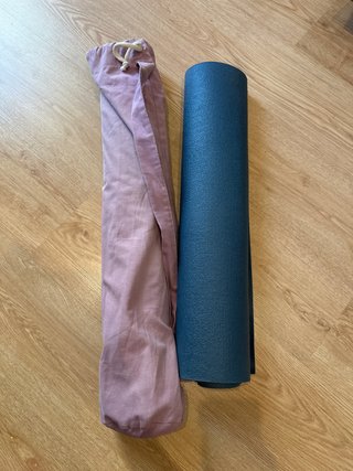 Esterilla de yoga azul con funda