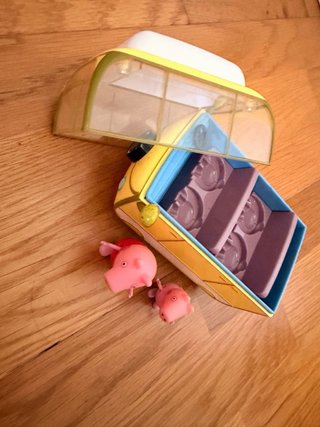 Caravana Peppa Pig con figuras