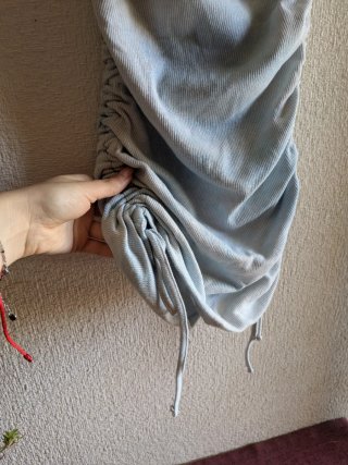 Vestido corto azul drapeado ajustable