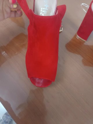 Zapatos de tacón rojos